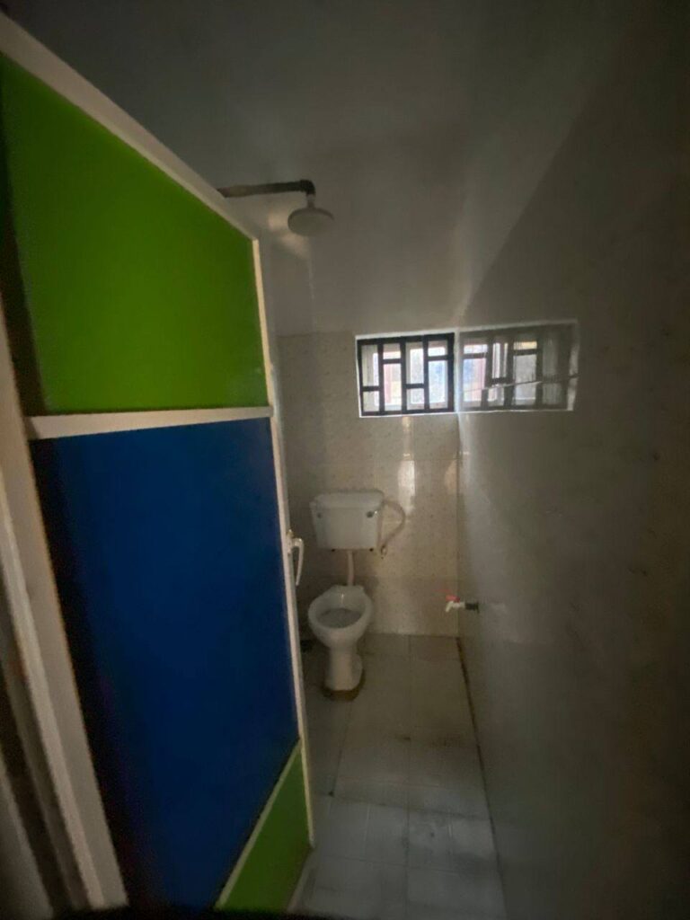 1 bedroom flat for rent in Mbiabong Uyo Akwa Ibom (bathroom) 120416